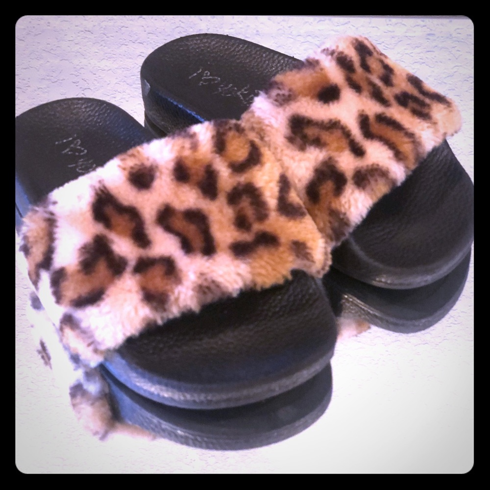 Girls fur slides